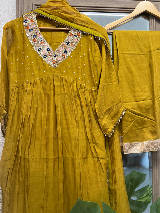 Mustard pure mul chanderi v neck suit