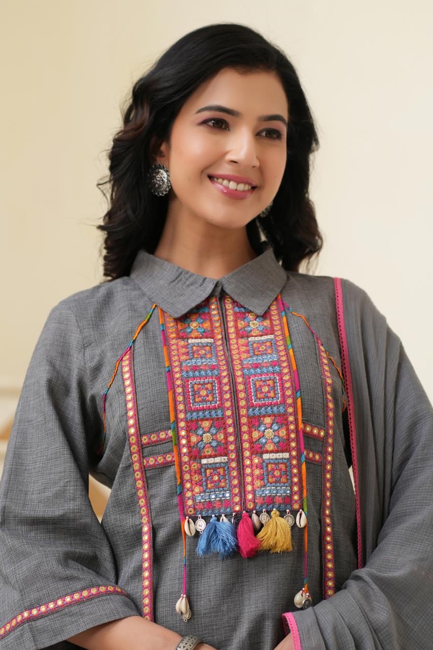 Grey co-ord set with kacchi emboidered yoke with dupatta
