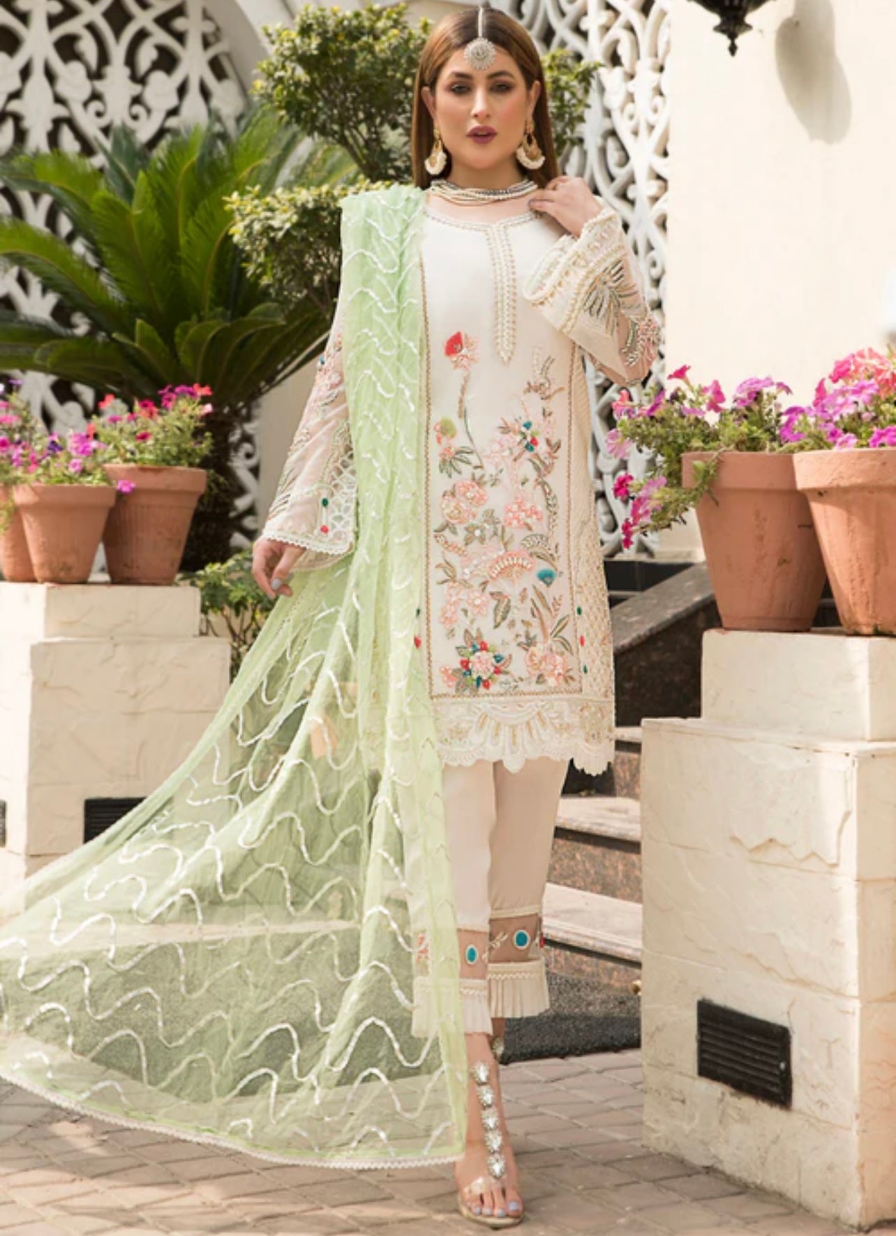 White beautiful heavy handwork pakistani style kurta set