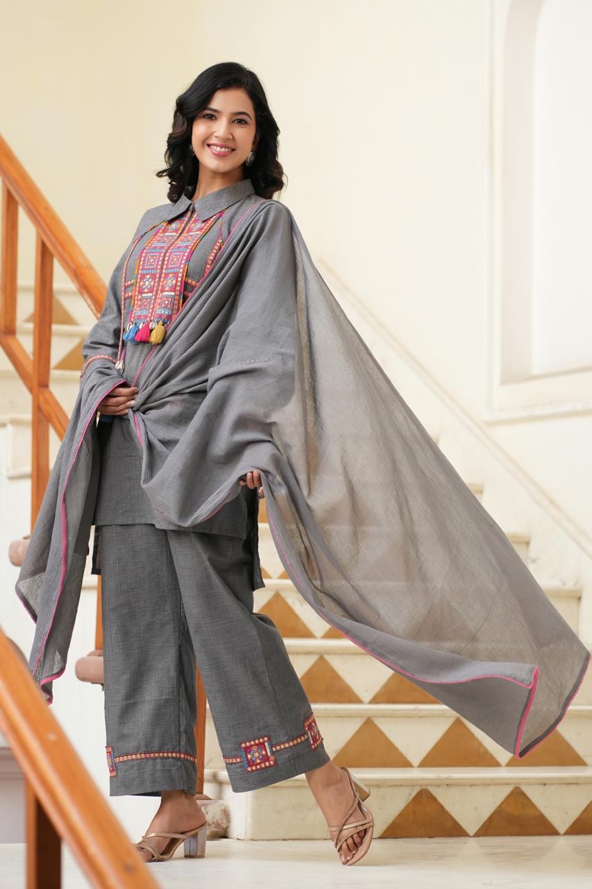 Grey co-ord set with kacchi emboidered yoke with dupatta