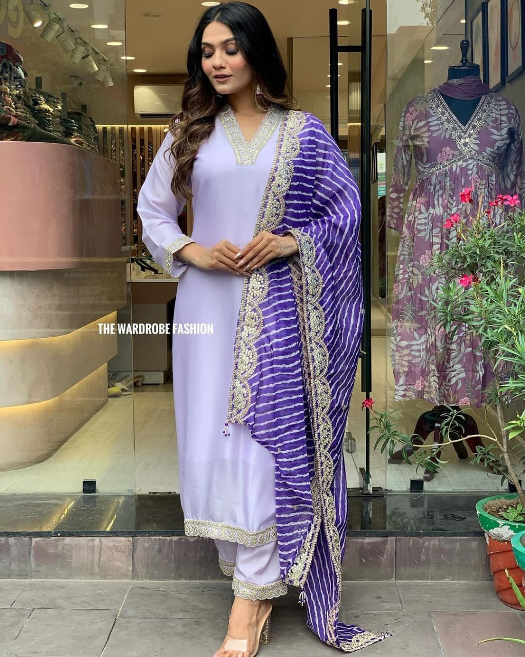 Lavender V neck elegant kurta set with purple dupatta