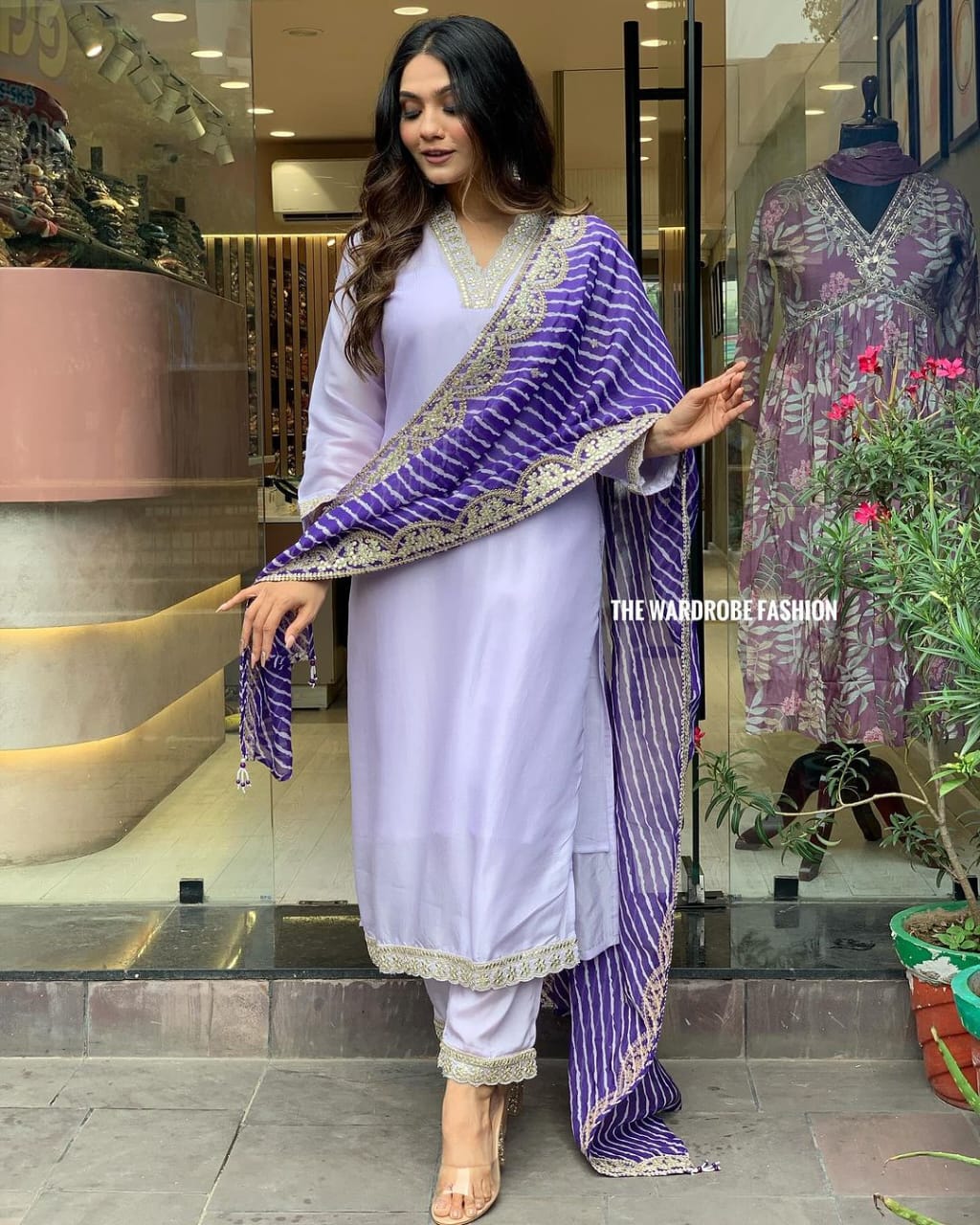 Lavender V neck elegant kurta set with purple dupatta