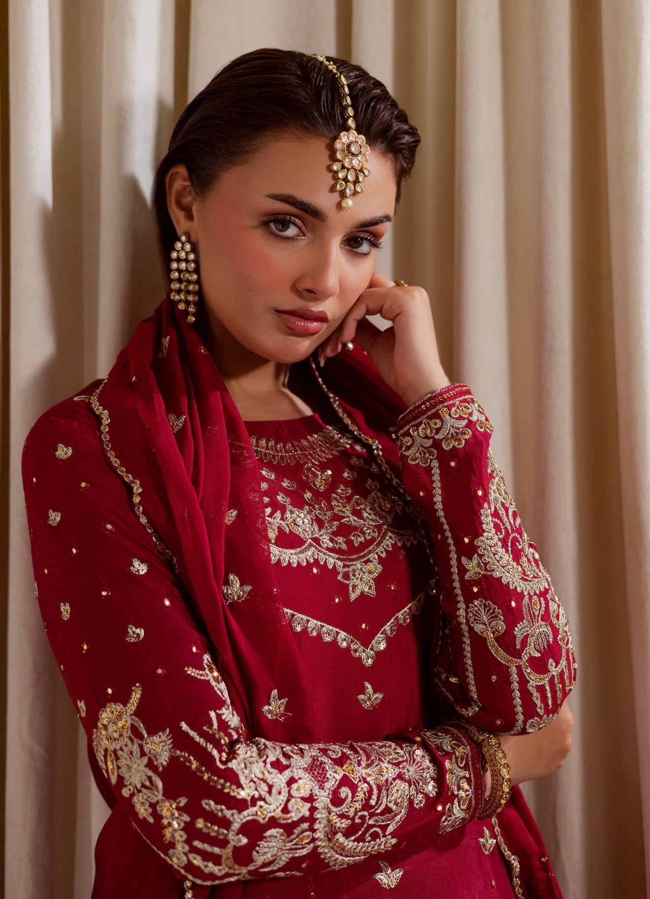 Red elegant silk short top suit