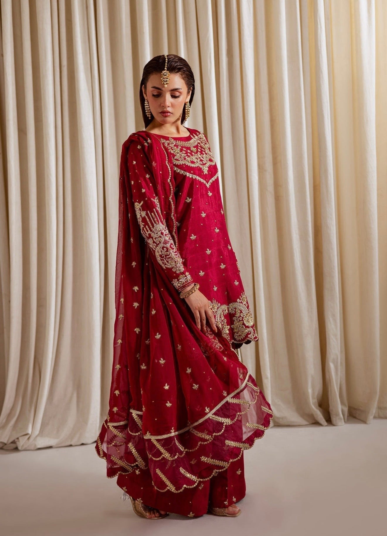 Red elegant silk short top suit