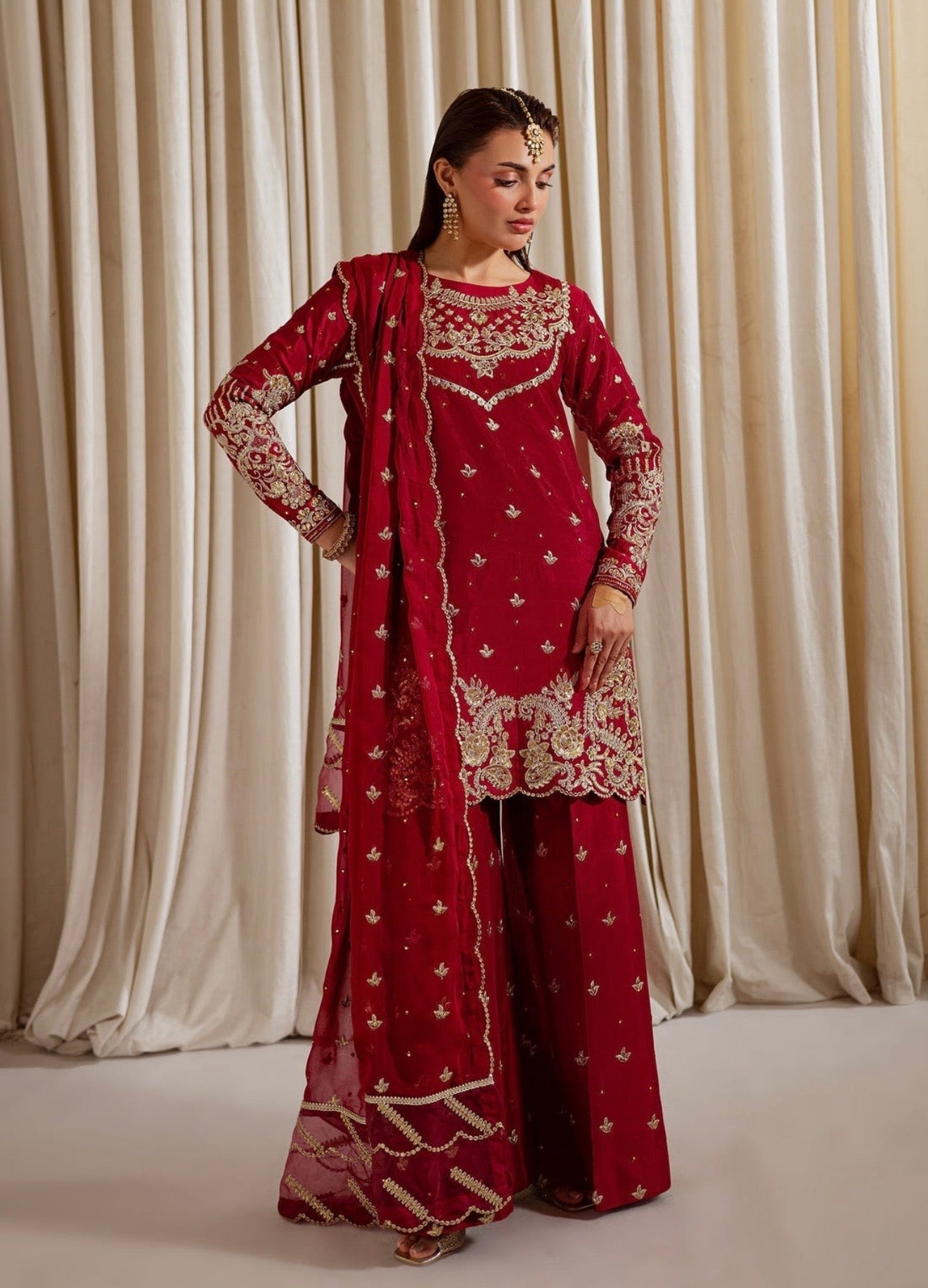 Red elegant silk short top suit