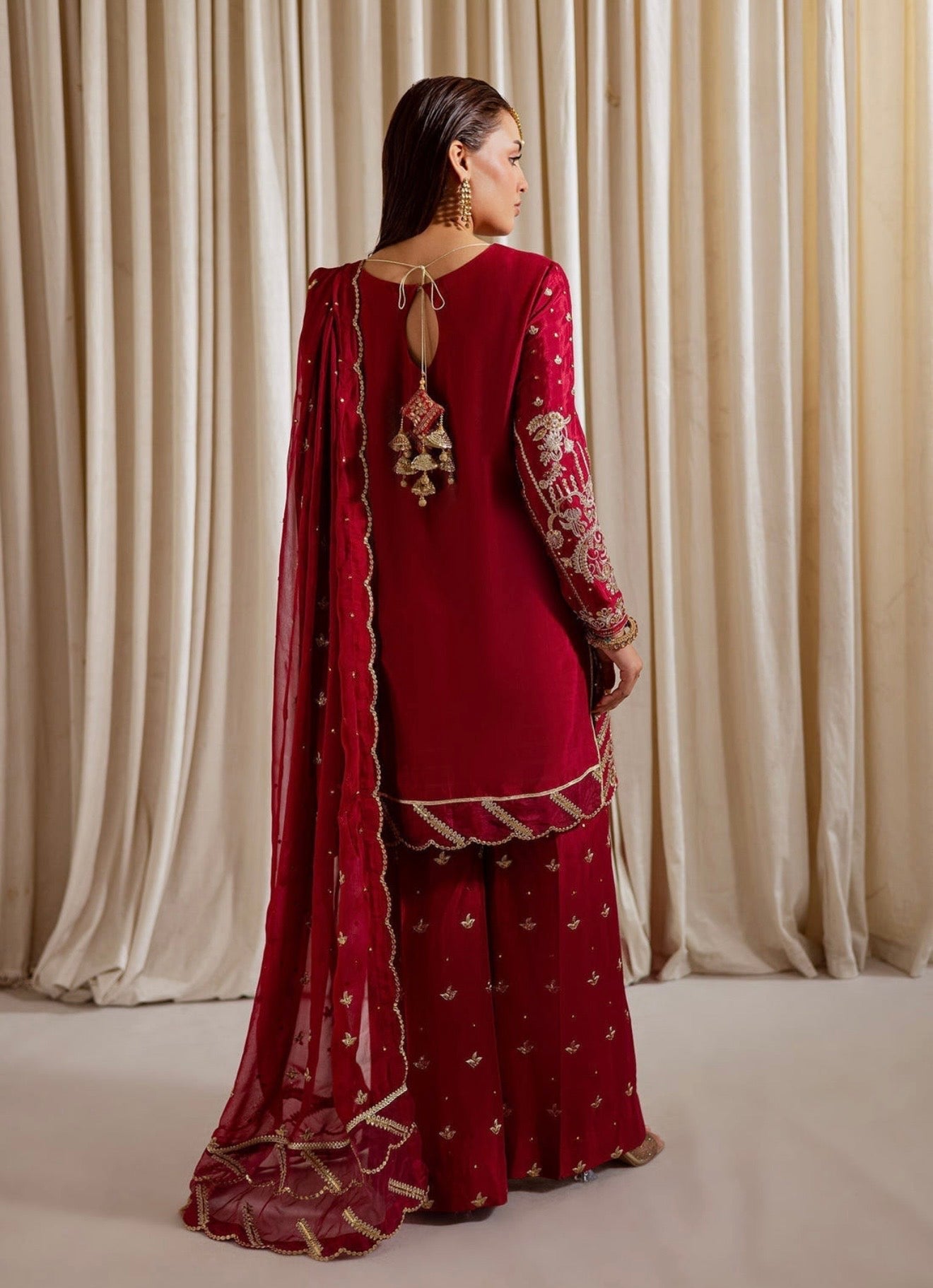 Red elegant silk short top suit