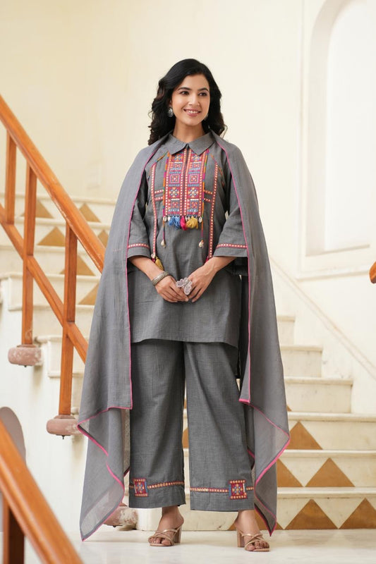 Grey co-ord set with kacchi emboidered yoke with dupatta