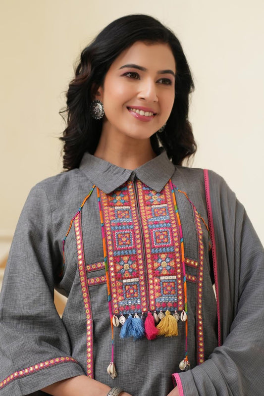 Grey co-ord set with kacchi emboidered yoke with dupatta