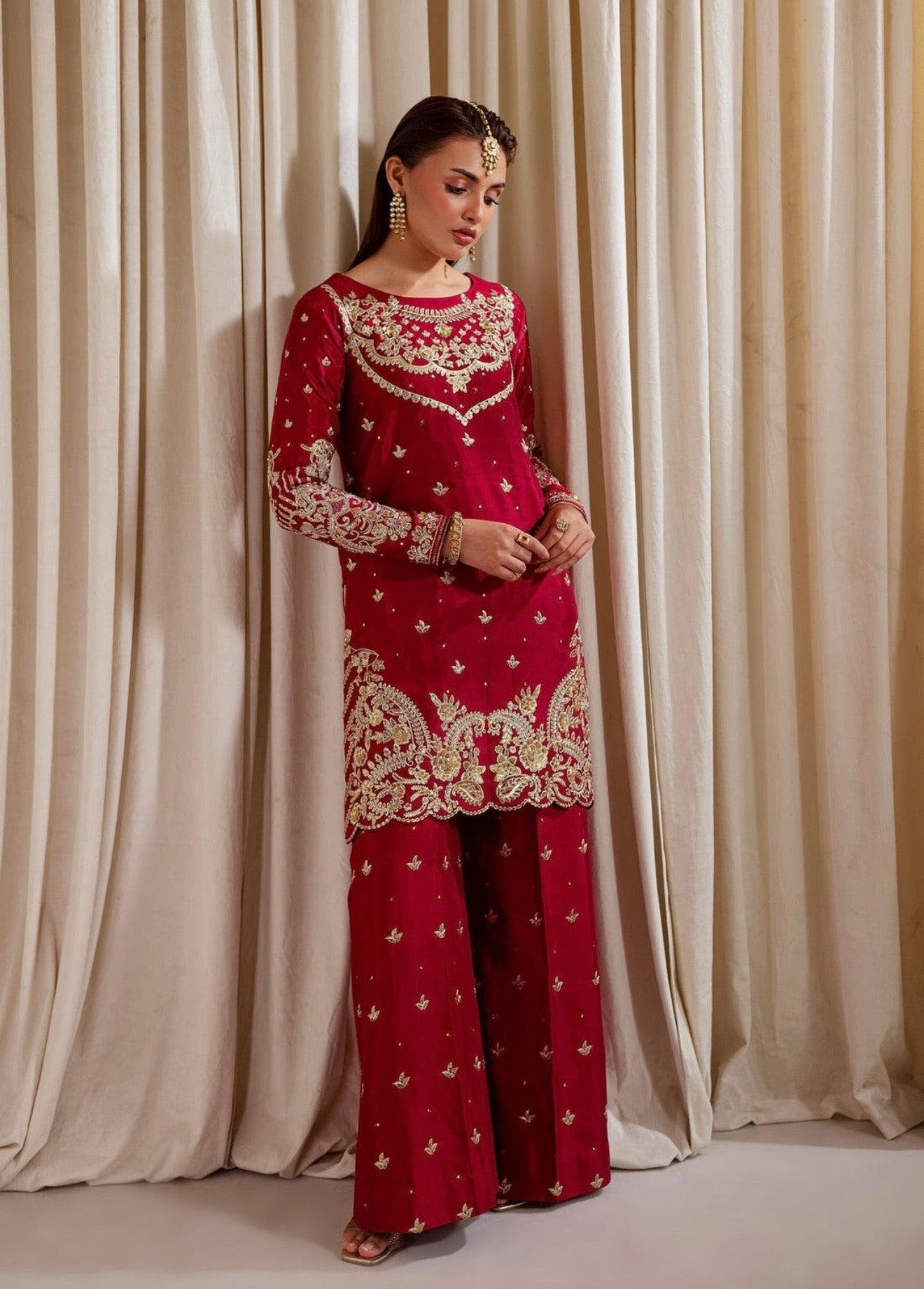 Red elegant silk short top suit