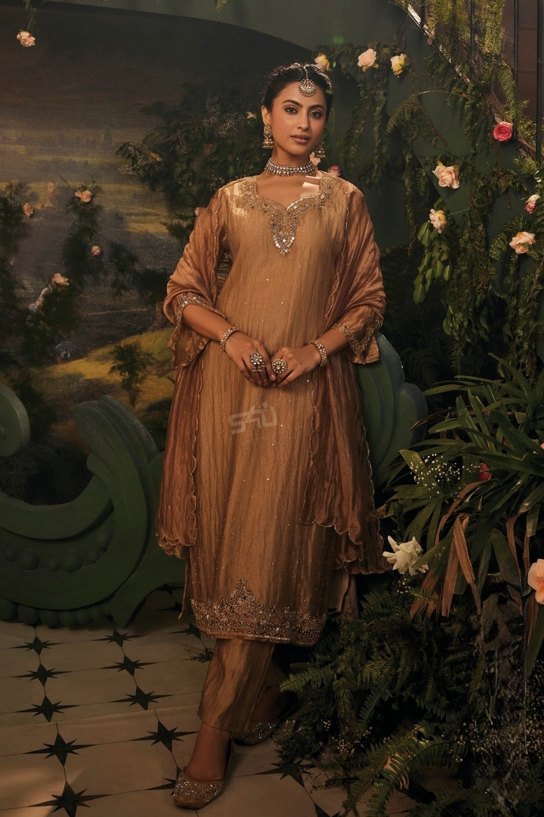 Plus size elegant shimmer tisssue suit