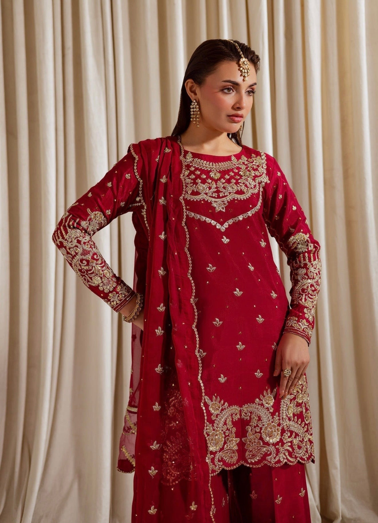 Red elegant silk short top suit