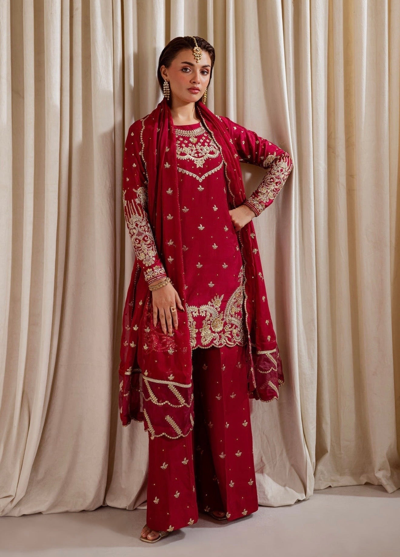 Red elegant silk short top suit