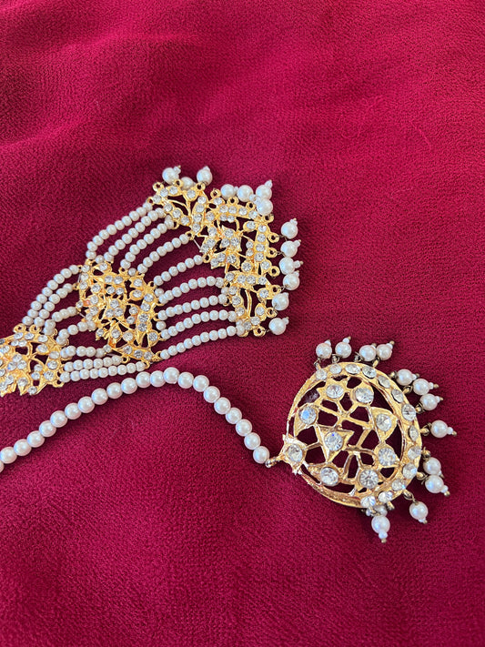 White hyderabadi moti passa and mang tika